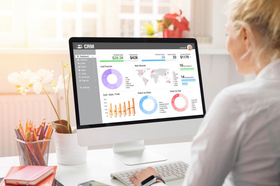 Soluciones CRM, centraliza y gestiona los datos de los clientes Soluciones CRM, centraliza y gestiona los datos de los clientes