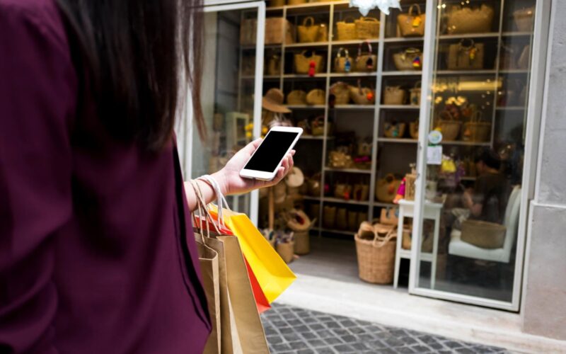 Soluciones digitales para vencer los retos del verano en el comercio local
