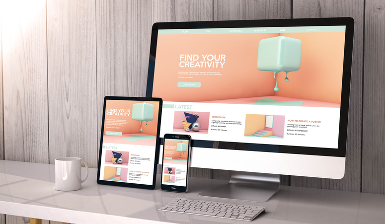 Diseño web responsive con estética moderna mostrado en monitor, tablet y smartphone sobre un escritorio, representando el enfoque mobile-first en el diseño web